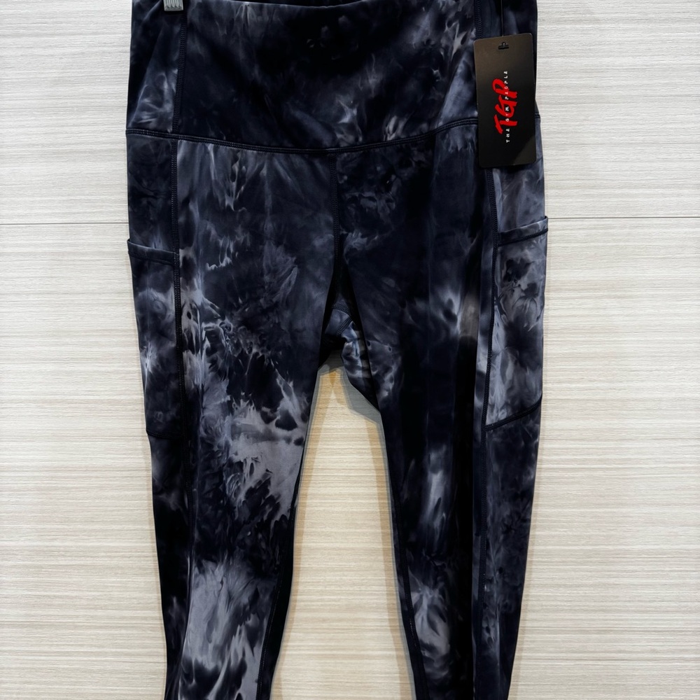 The Gym People Black Tie-Dye Capri Leggings size Large NWT